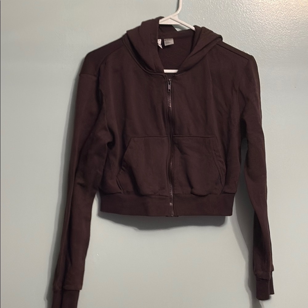 DIVIDED H&M women’s Dark Brown Cropped Hoodie size M.